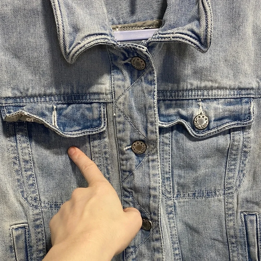 Free People Light Wash Cropped Denim Jacket Small - Picture 8 of 13